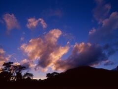 バトゥール山の夕暮れ