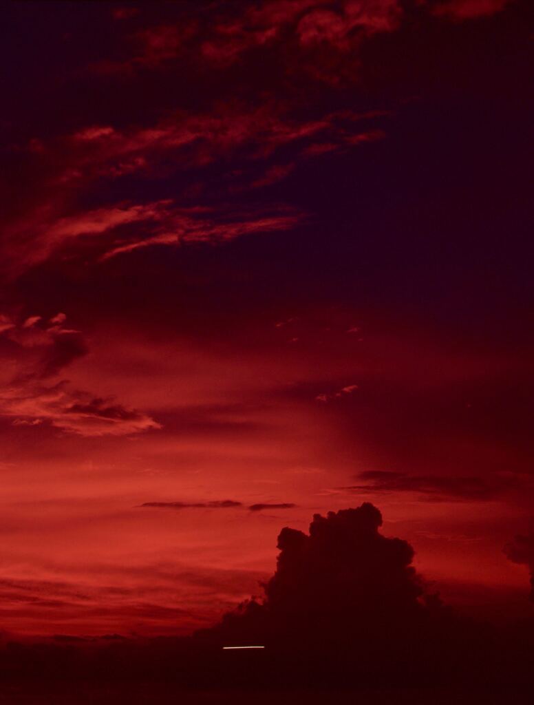 夕焼けと雷雲