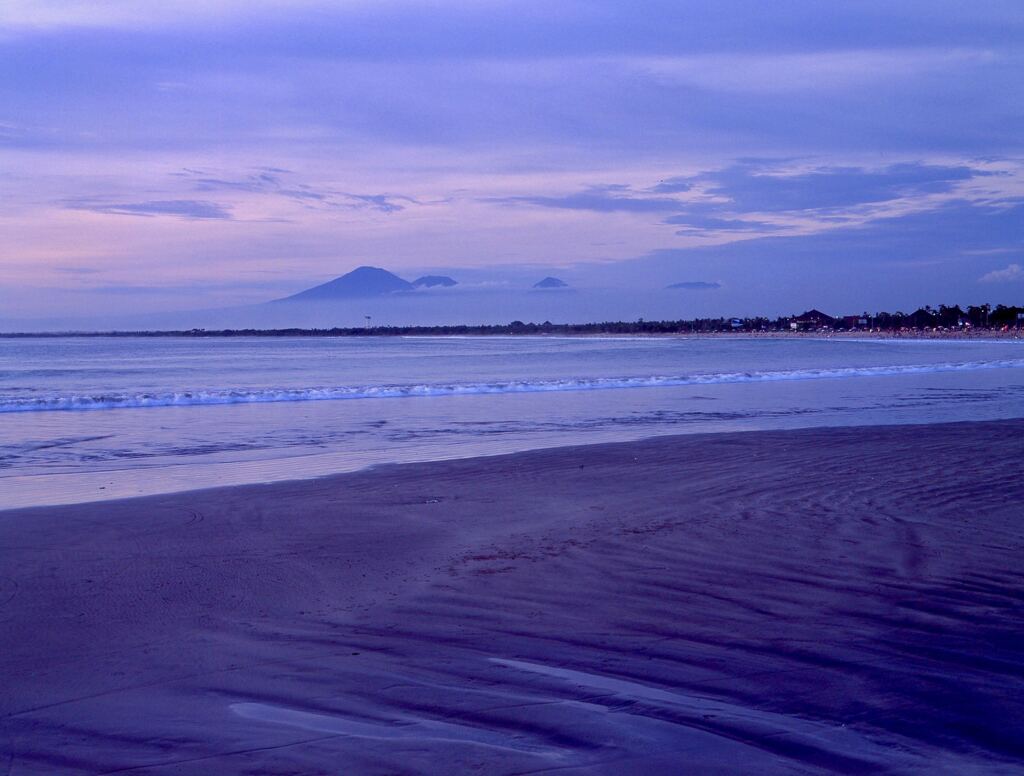 バトゥカル山遠望