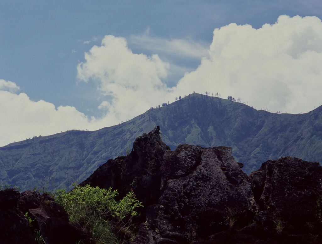 アバン山を望む