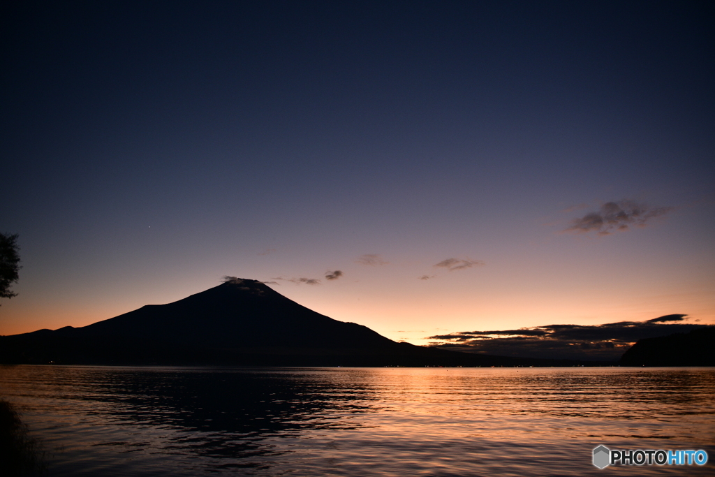 夕焼けに染まる山中湖