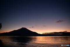 夕焼けに染まる山中湖