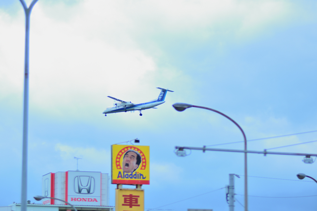 飛行機撮ったつもりが車まで