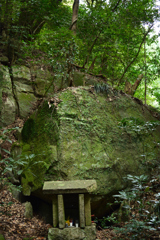 登山道のほこら