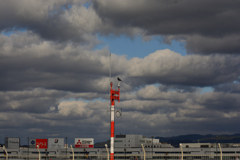 暗雲の福岡空港
