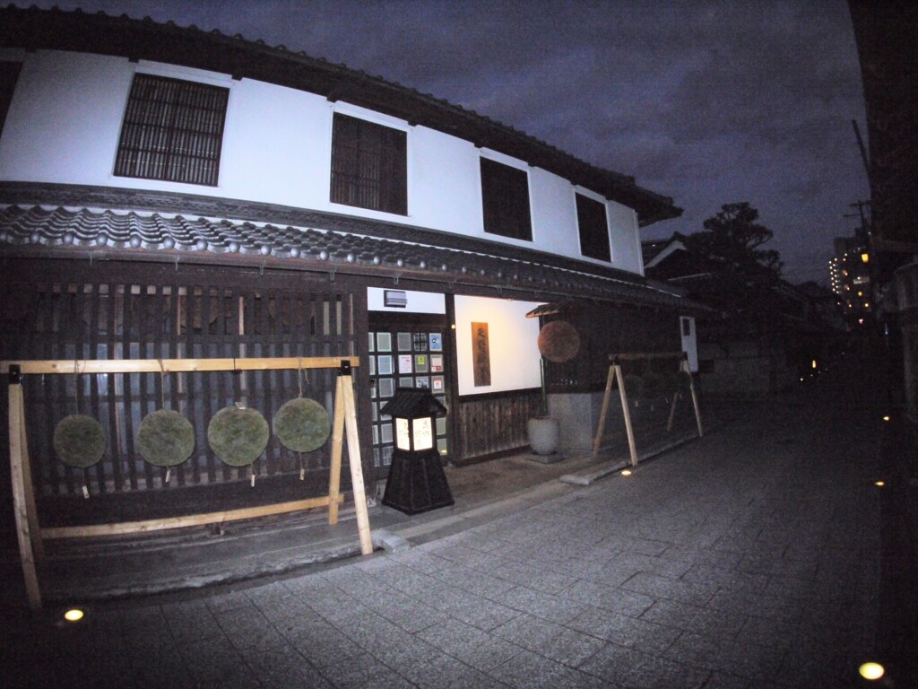 薄暮の杉玉