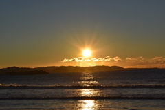 江の島の朝日