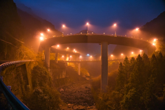 霧雨の青龍橋