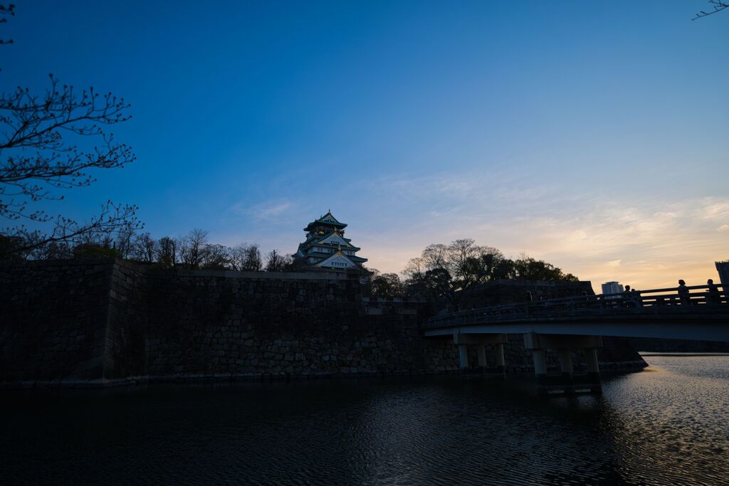 夕焼け空の大阪城