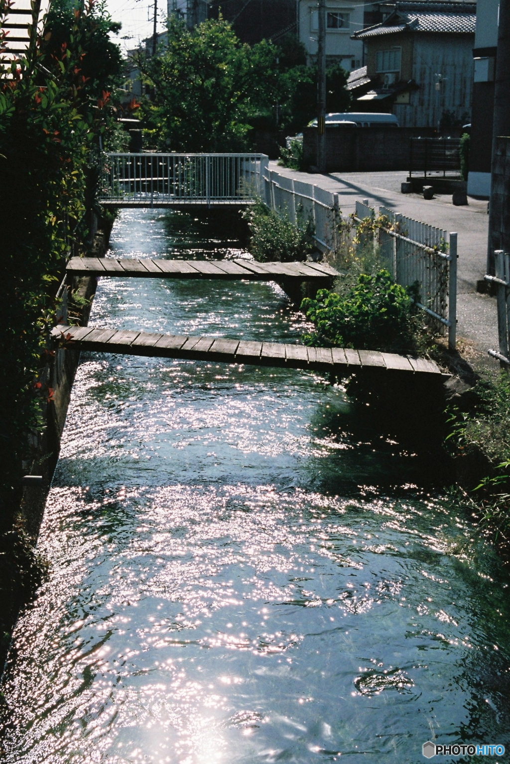 街角の小川