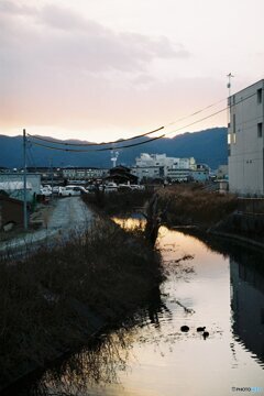 ある小川の日暮れ