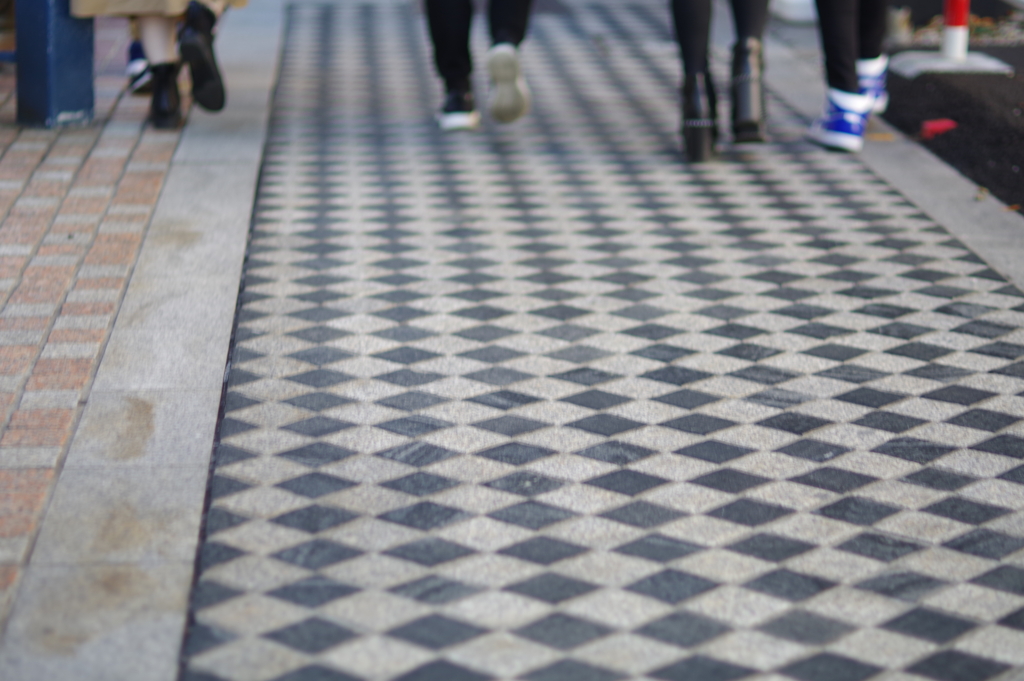 歩道のタイル