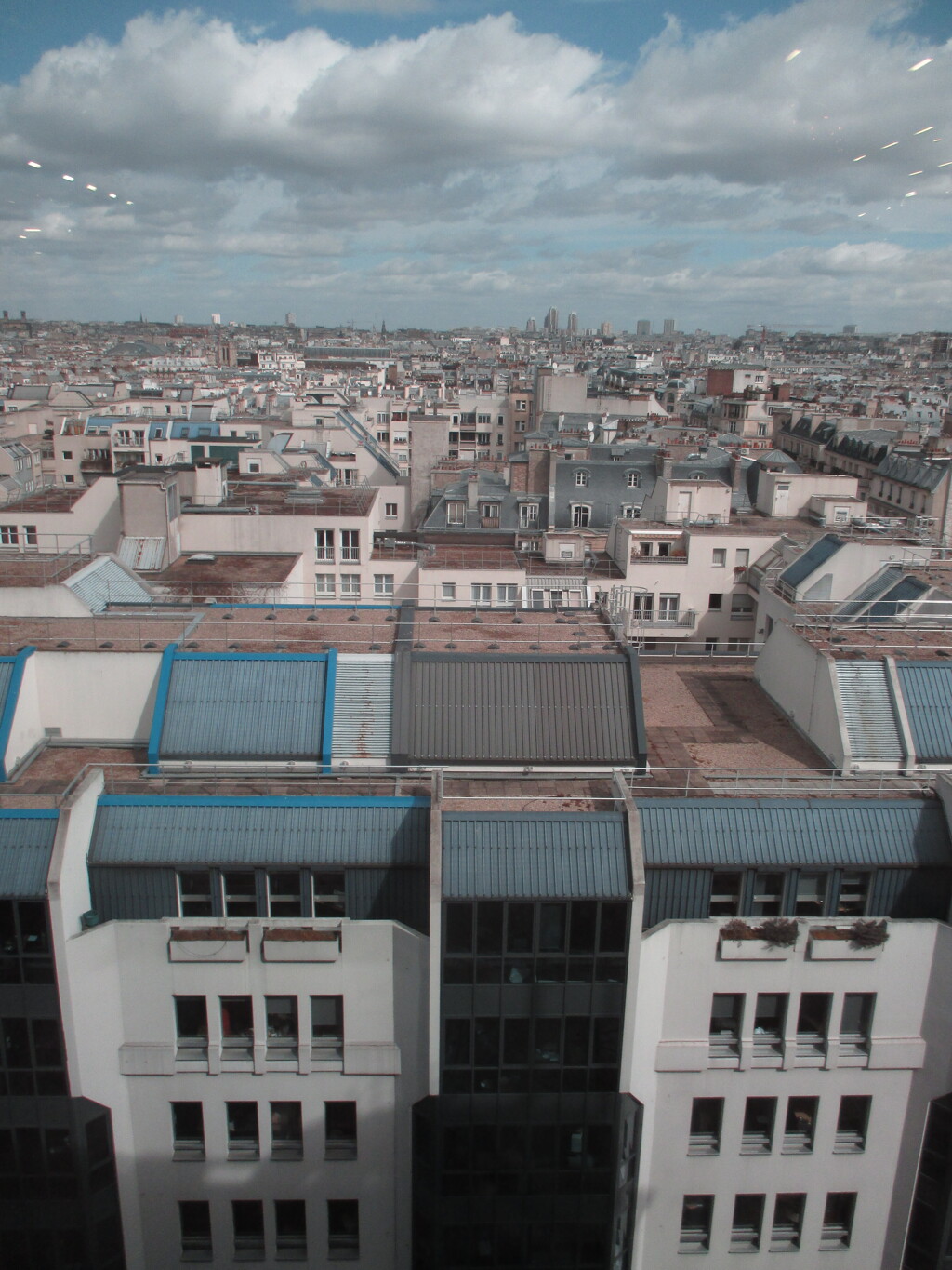 ポンピドゥセンターから見たパリ市街