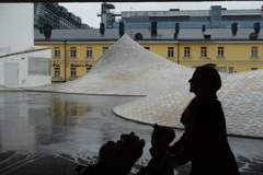 ヘルシンキの広場とシルエット
