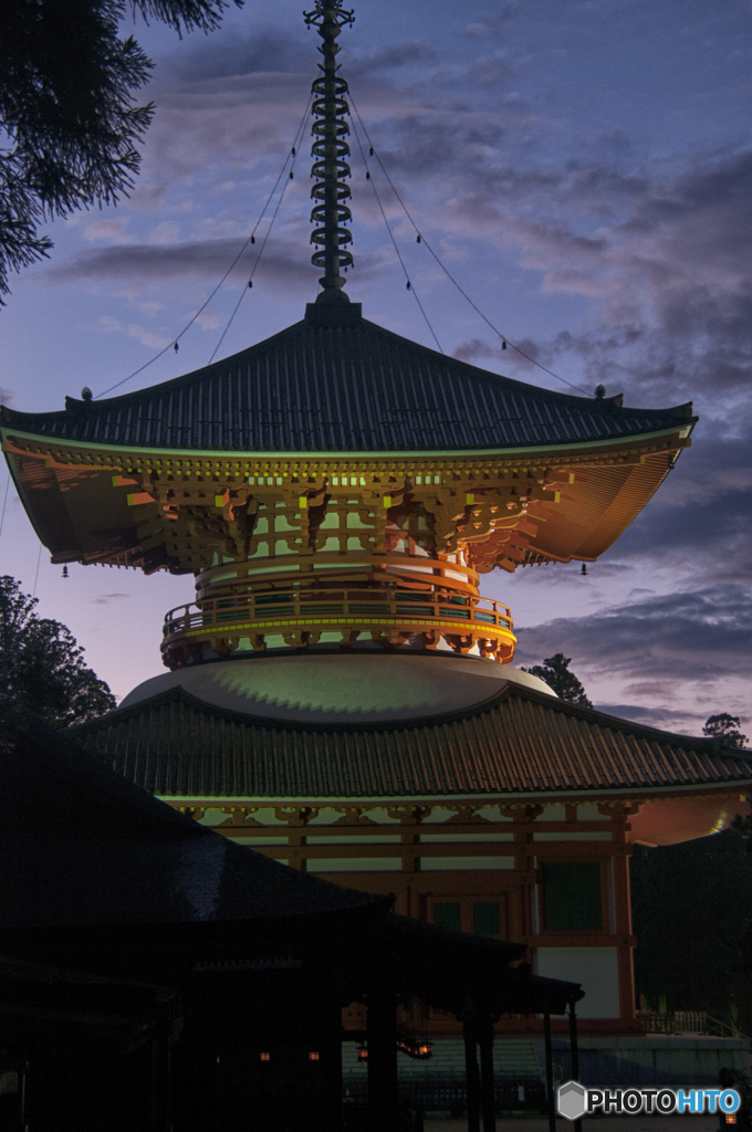 夜明けの根本大塔