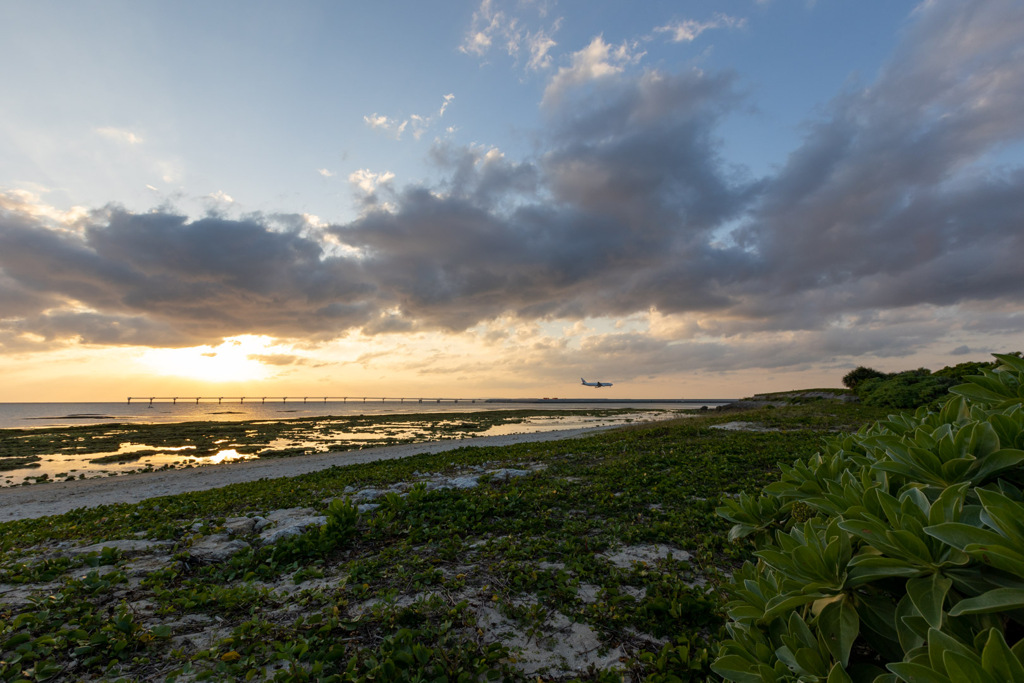 20210204-EOS R6　沖縄県・豊見城市・瀬長島・夕景・飛行機