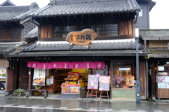 雨の蔵の街