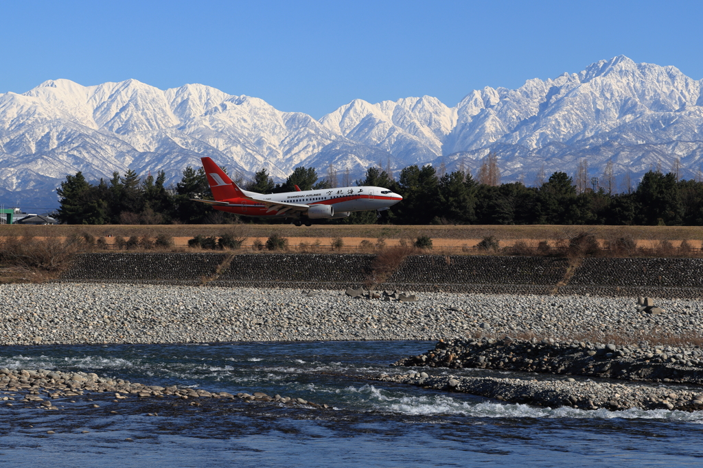 立山連峰と飛行機５