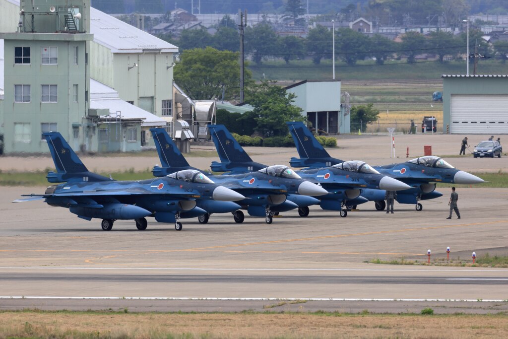 クロヒョウ４機編成