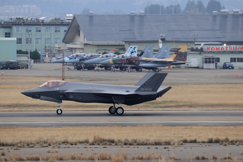 小松基地 F-35A新配備 １/3機 到着