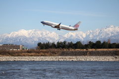 冬の立山連峰からB-737