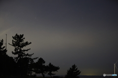 夜散策 最後のレモン彗星と風車