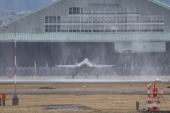 小松基地 F-35A新配備 １/3機 放水終了