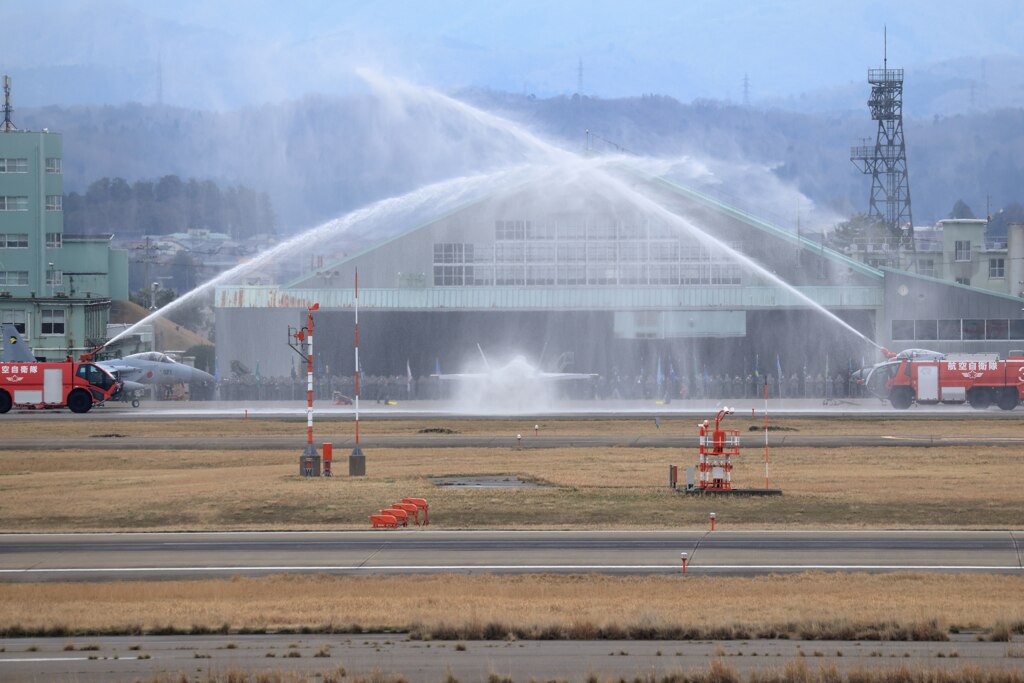 小松基地 F-35A新配備 １/3機 歓迎放水③