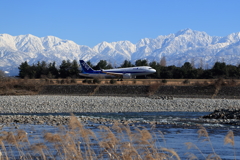 立山連峰と飛行機３