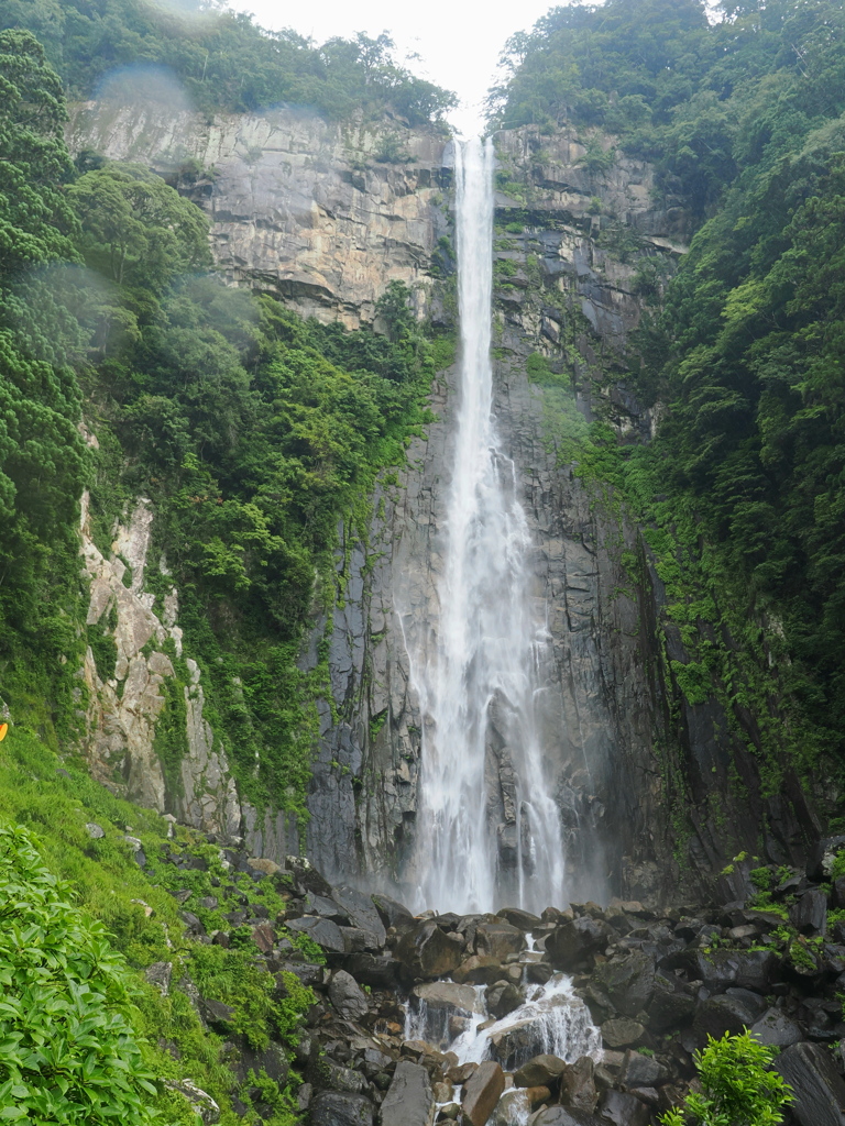雨と飛沫の那智の滝