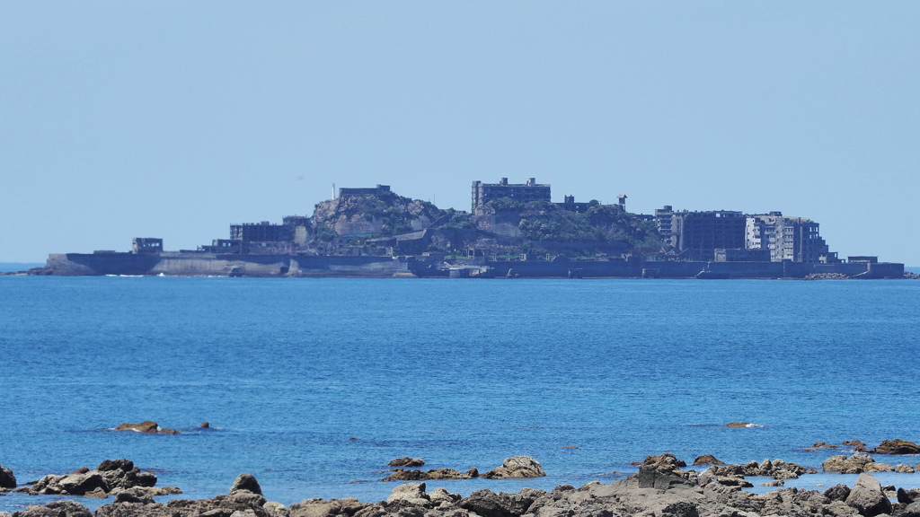 陸地から見た軍艦島