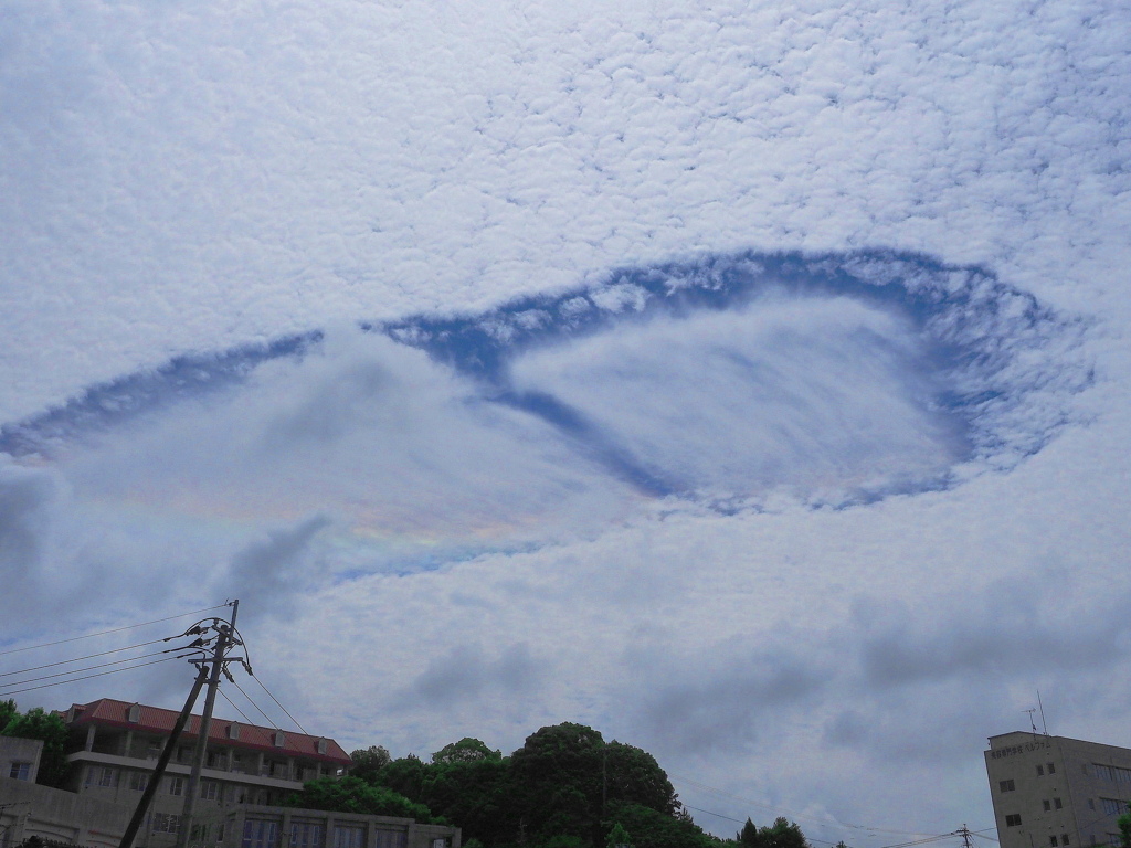 空に靴跡