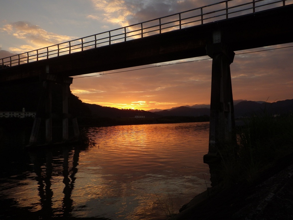 夕暮れの番匠川