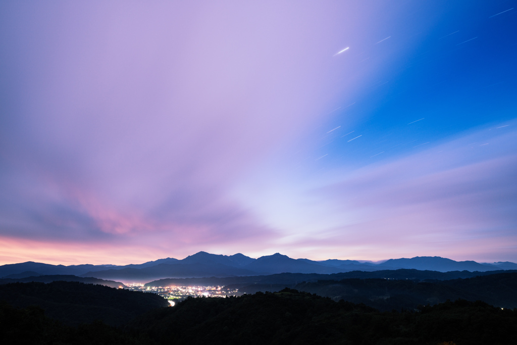 越後三山の夜明け