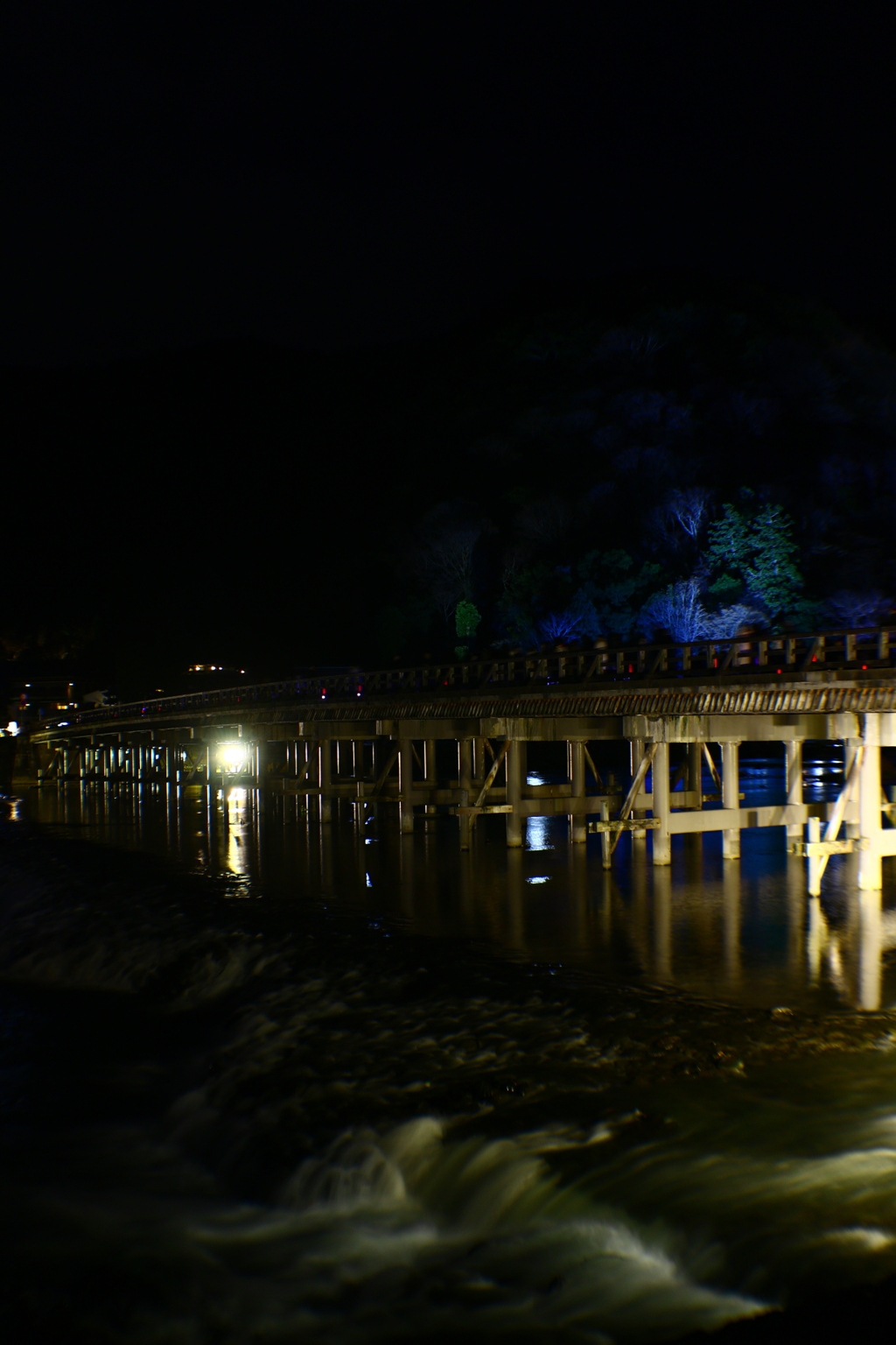 渡群青橋