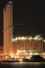 夜の工場風景