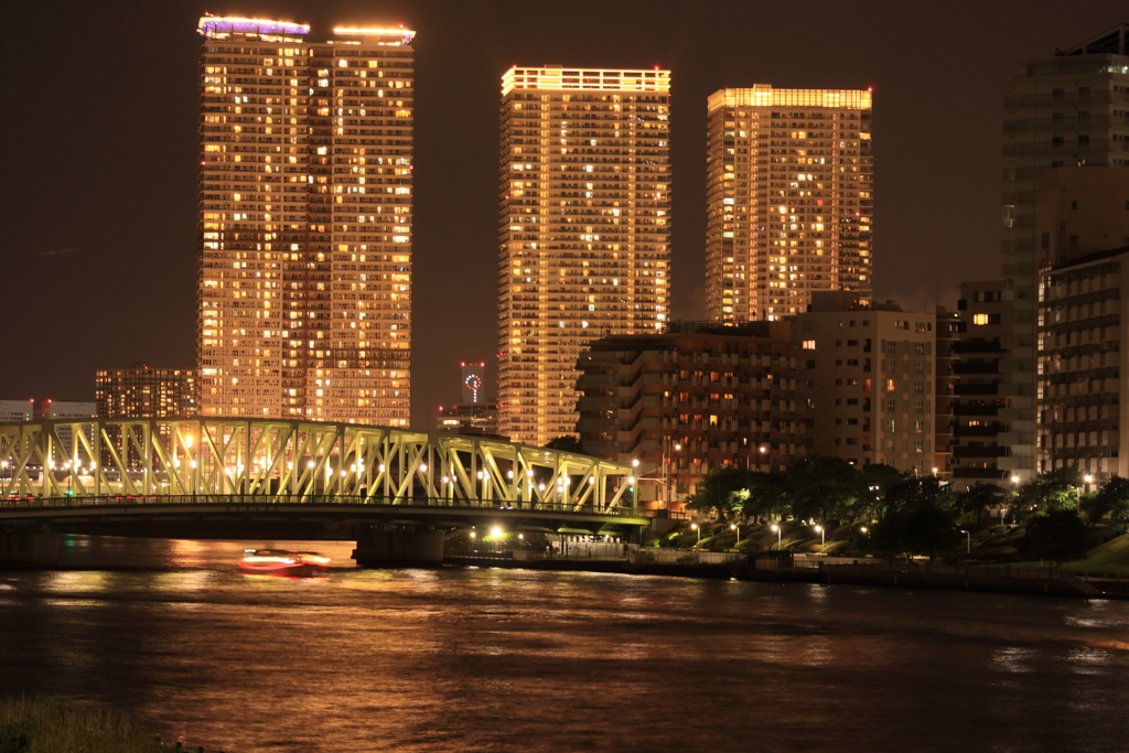 夜の隅田川