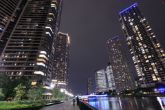 夜の運河