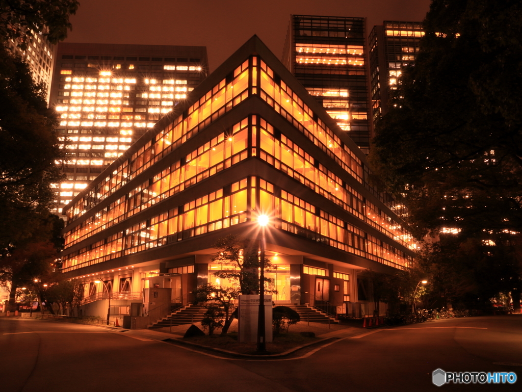 夜の日比谷公園ー日比谷図書館