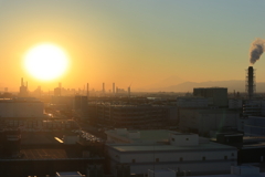 夕陽の工場地帯