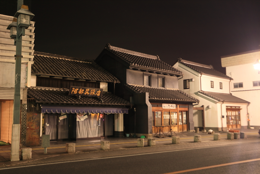 蔵の街の夜