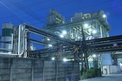夜の工場地帯