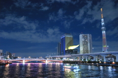 夜の隅田川