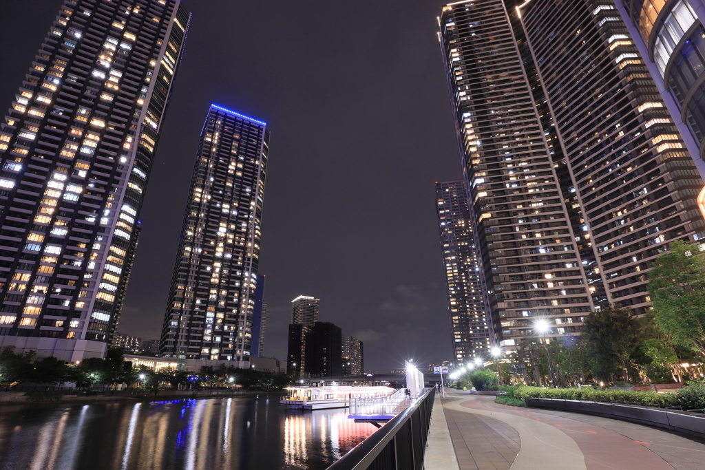 夜の運河