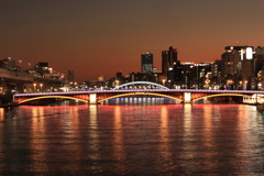 夕暮れ時の吾妻橋