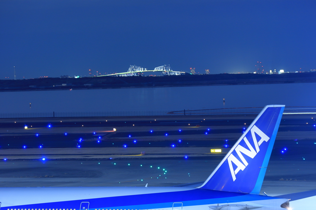 夜の飛行場
