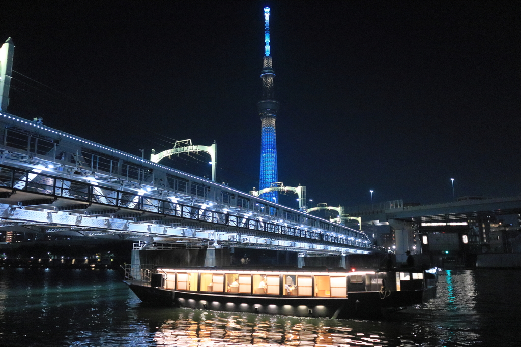 夜の隅田川