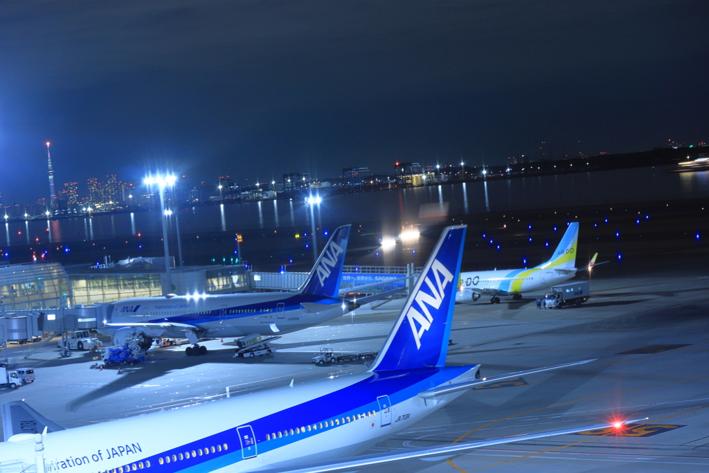 夜の飛行場