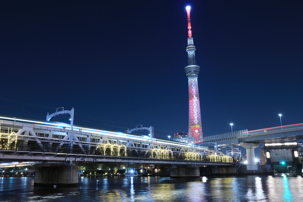 すみだリバーウォークとスカイツリー