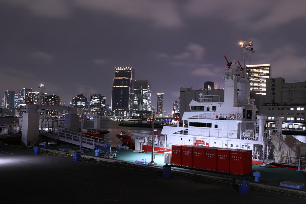 夜の波止場